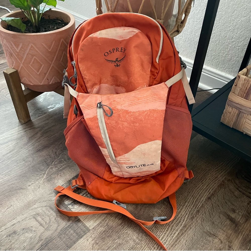 OSPREY Daylight Plus Backpack Orange Tangerine Backpacking Travel Daypack